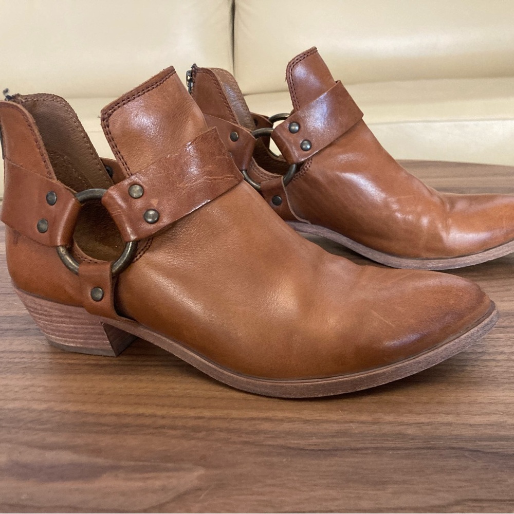 Frye Women's Ray Harness Back Zip Booties - 9